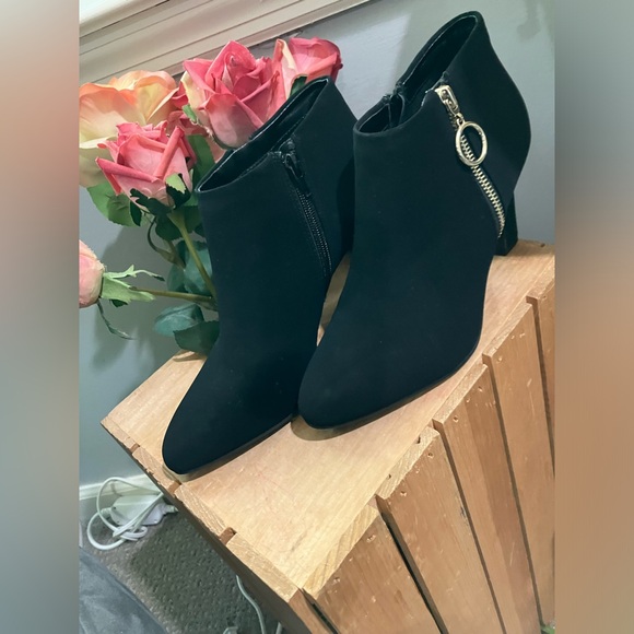 Impo woman size 8 suede Heel ankle boots - Picture 8 of 8